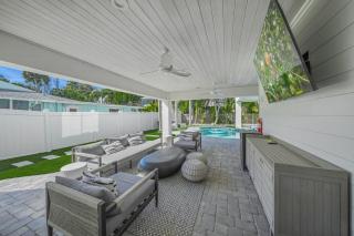 Tuxedo Sands - On Block to Beach! Pool Spa Luxury by Anna Maria Life Vacation Rentals - 1