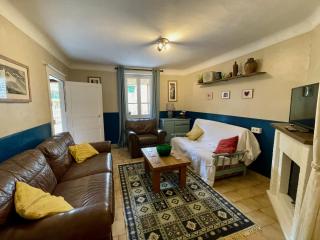 Owl Farmhouse, Quiet Country Retreat - 8