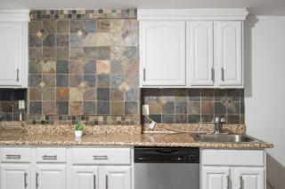 Private Room w Ensuite Bath Easy NYC Access - 1