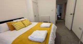 Modern 1-Bed Apartment I Ground Floor I Central Location I Free Parking I Long Stays Welcome - 6