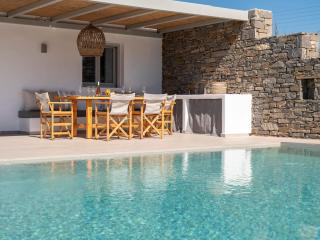 Moonshine Villa - A stone's throw from the beach - 9