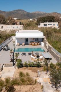 Moonshine Villa - A stone's throw from the beach - 2
