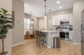 5BR Brand-New Townhouse with Game Room 10352 - 2