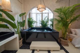 Olive Oasis With Jacuzzi - 7