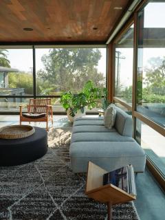 Malibu Mid-Century Modern Luxury Home Ocean Views - 9
