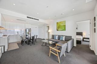 Vision On Morphett 2BR Apartment With Parking - 9