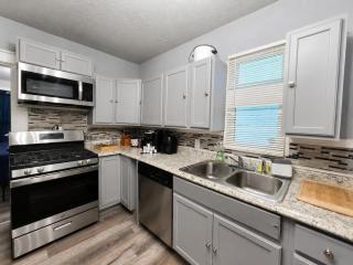 Classic Comfort Living House-Near Falls - 7