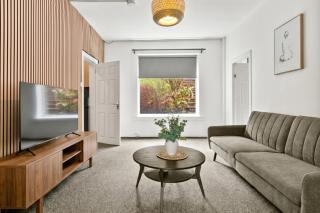 Charming 3 BDR near Glasgow-Sleeps 8-Parking - 0