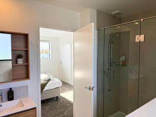 Modern Fairfield Escape for Families and Groups - 3