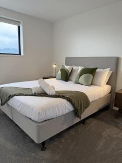 Fairfield Haven Modern 2BR Townhouse Retreat - 9