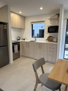 Fairfield Haven Modern 2BR Townhouse Retreat - 1