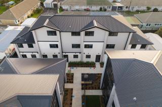 Modern 1BR Townhouse with Private Courtyard - 1