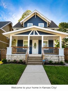 Stylish 3BR Home Near Everything Sleeps 7 - 0