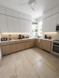 New 4BR Riverside Modern Tropical Miami Haven w/Pool for 14 PPL - 3