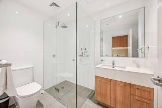Vision 1BR Apartment – Square View & Parking - 3