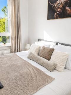 Cosy 2 BDR in Glasglow - Sleeps 6 - Parking - 1