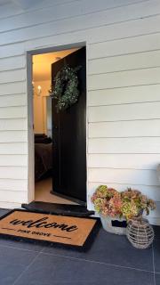 Pinegrove Cottage - Greytown Getaway - 6