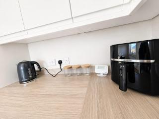 Modern 2 BDR near Glasgow- Sleeps 6 -Free Parking - 6