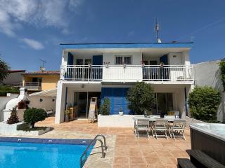 Les Volets Bleus Villa avec piscine et jacuzzi - 9
