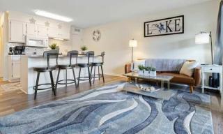 The Luxe Lakefront - 9