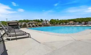 The Luxe Lakefront - 7