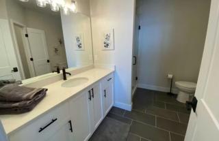 Lakeview Luxe Penthouse - 4