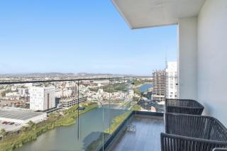 New Lux Tower with Double King bed great Views on the Malecon - 4