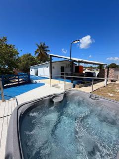 Coastal Waterfront Villa for 9 Guests - 9