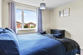 Great Sutton House Perfect for Contractors - 0