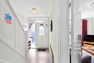 Great Sutton House Perfect for Contractors - 6