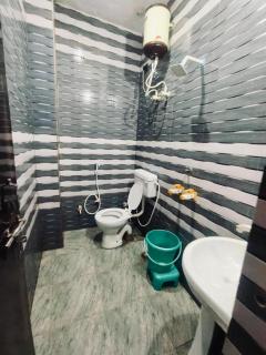 K D Dham Hotel- Near Prem Mandir & Iskcon Temple Vrindavan - 7