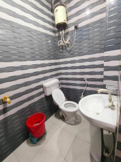 K D Dham Hotel- Near Prem Mandir & Iskcon Temple Vrindavan - 6