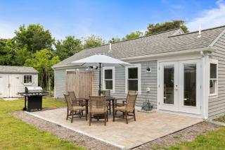 Modern Dog-Friendly Cape Cod Cottage Near Beaches - 9