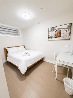 Modern Vancouver 2BR Suite Full Kitchen & Laundry - 1