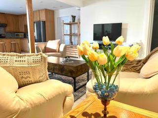 Prestige Pet friendly Private Suite with Free Parking - 6