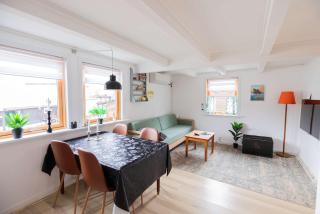 Traditional Faroese House Near Airport - 9