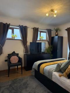 Studio A - Newly renovated 2 bed studio - 5