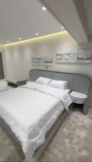 Luxurious Modern Flat with Nile & Pyramids View - 4