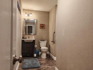 Tahoe 4BR Sleeps 8 with AC, Near Lake, Casinos & Ski - 4