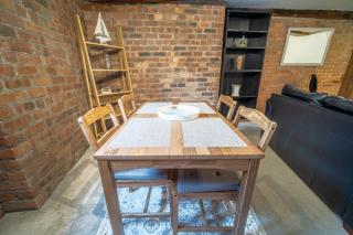 Rustic 2BR Loft Exposed Brick & Beams - 3