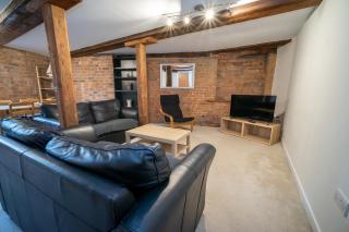 Rustic 2BR Loft Exposed Brick & Beams - 2