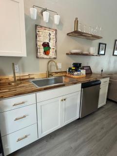 Newly Renovated Alaska Getaway - 8