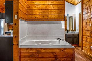 Smoke Rise is a remodeled modern cabin near it all - 7