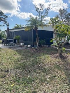 Charming 1 Bed 1 Bath Cottage in wonderful Sun Outdoors Sarasota that sleeps 6 - 9
