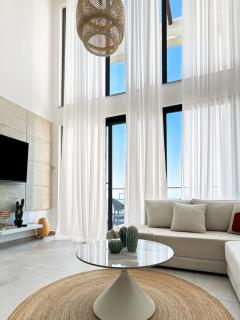 ELLI Azure Loft & 2-Floor Boho Duplex with Rooftop Terrace & Infinity View - 8