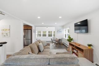 3BR Touisset Retreat Porch & Al Fresco Deck - 5