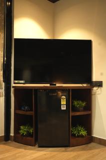 Peaceful Attic Escape, Walk to Mall Road, Near NH - 3