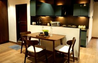 Peaceful Attic Escape, Walk to Mall Road, Near NH - 2