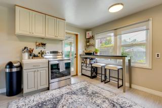 1 Block to Lake Washington: Family Gem w/ Hot Tub! - 1