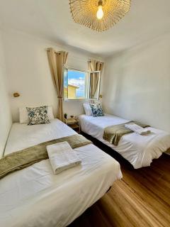 Stone and Soul - Guesthouse in Calheta - 1